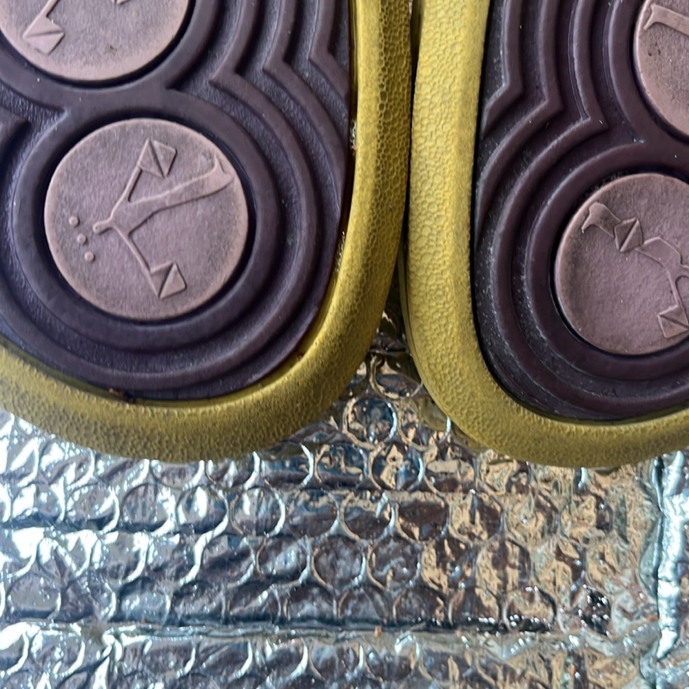 Simple Yellow Leather Slide Sandals - Picture 10 of 12